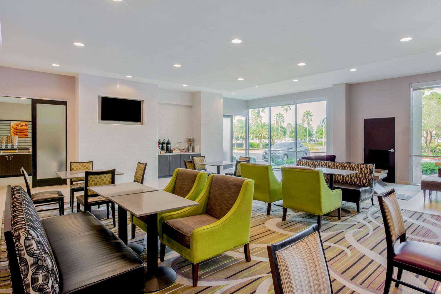 La Quinta Inn And Suites By Wyndham Mcallen Convention Center 48/56