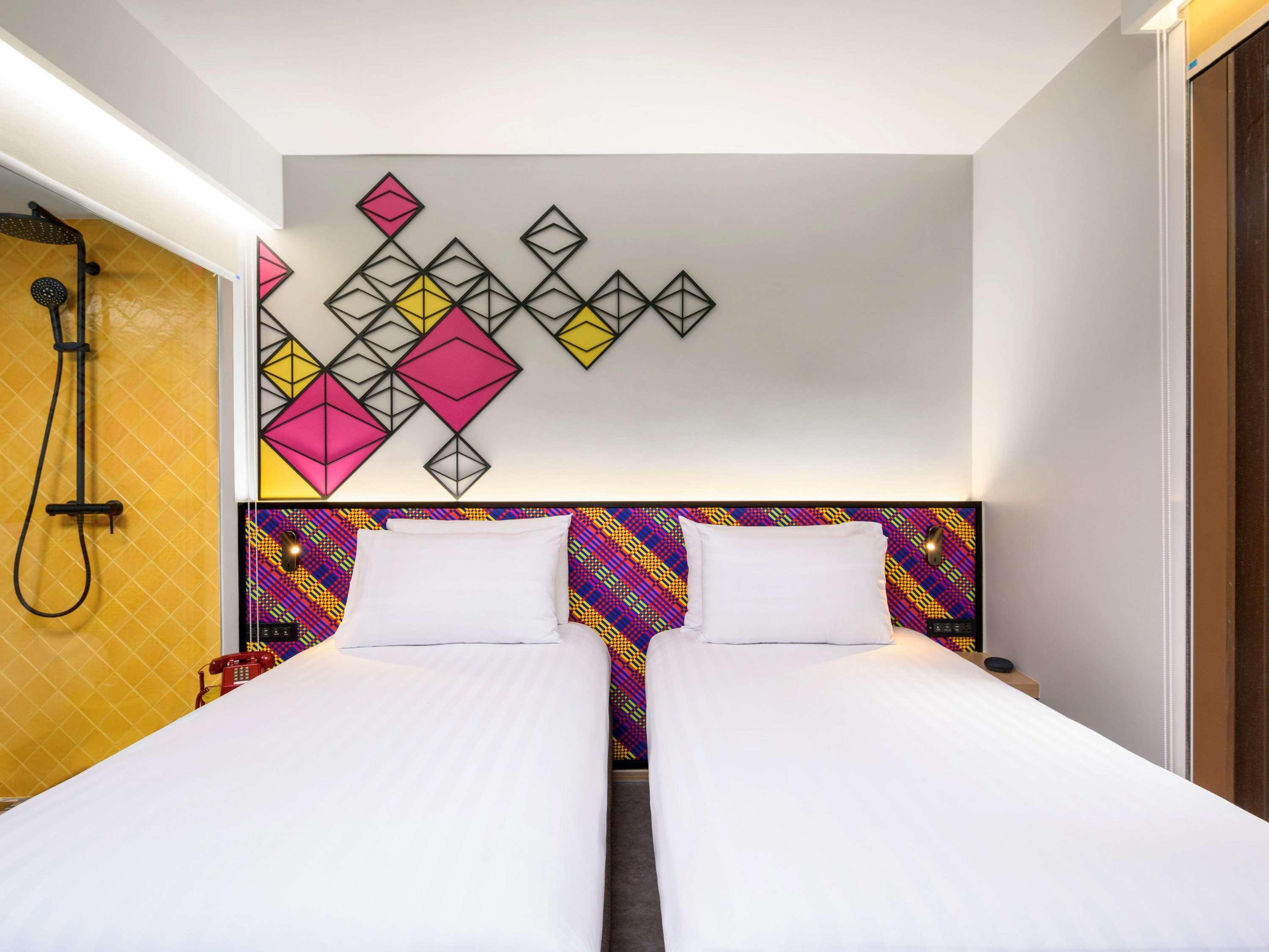 Superior, Twin Beds, Atrium View