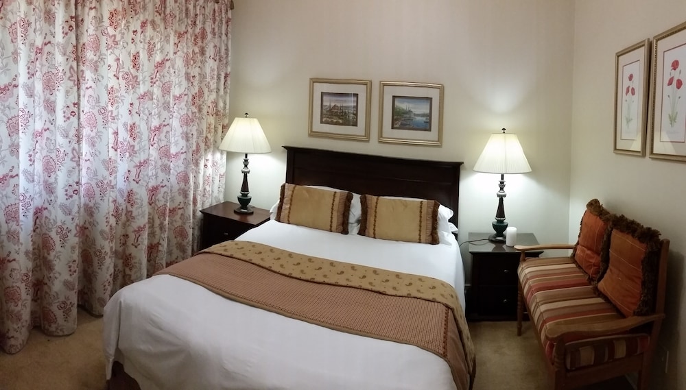 Royal Ridge Guest House and Apartments 10/70