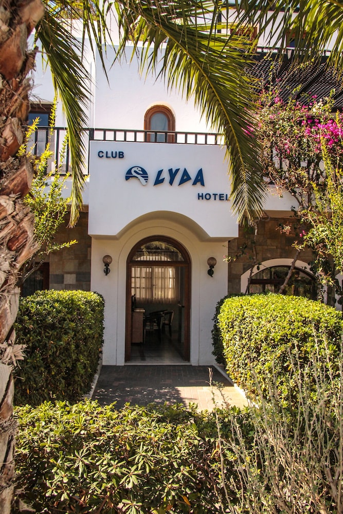 Club Lyda Hotel 61/66