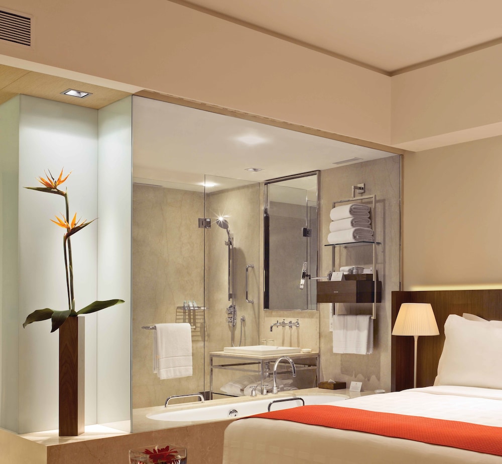 TRIDENT BANDRA KURLA 28/67