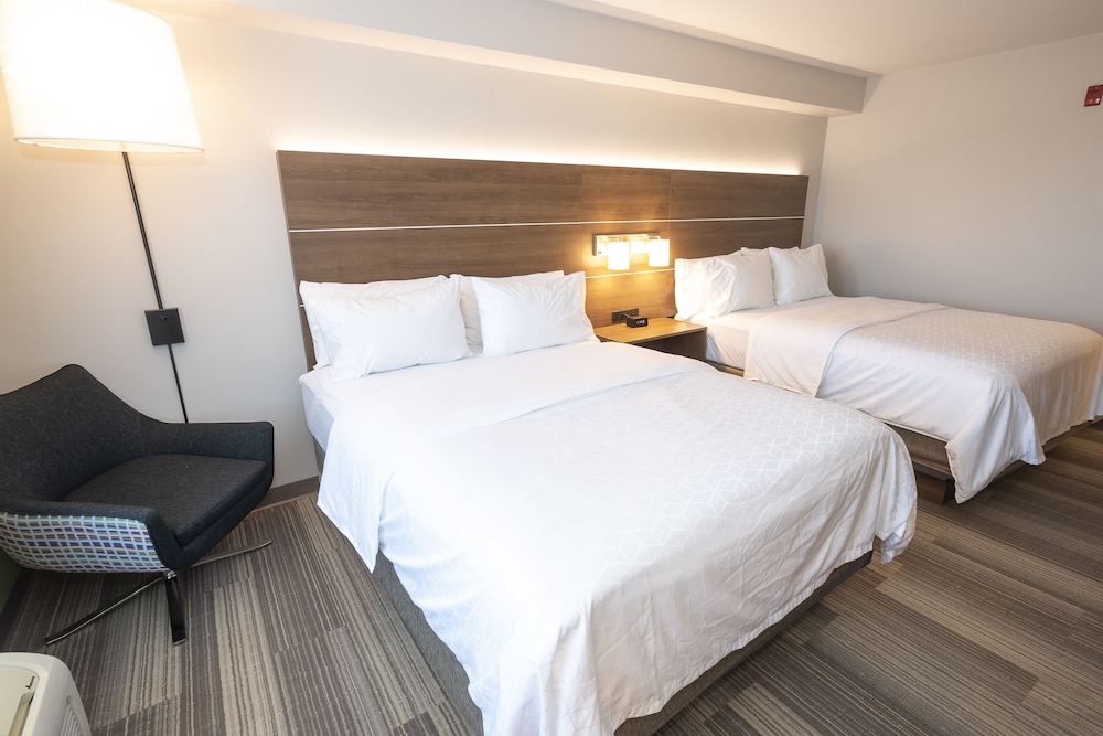 Holiday Inn Express Hotel Suites Iron Mountain 13/57