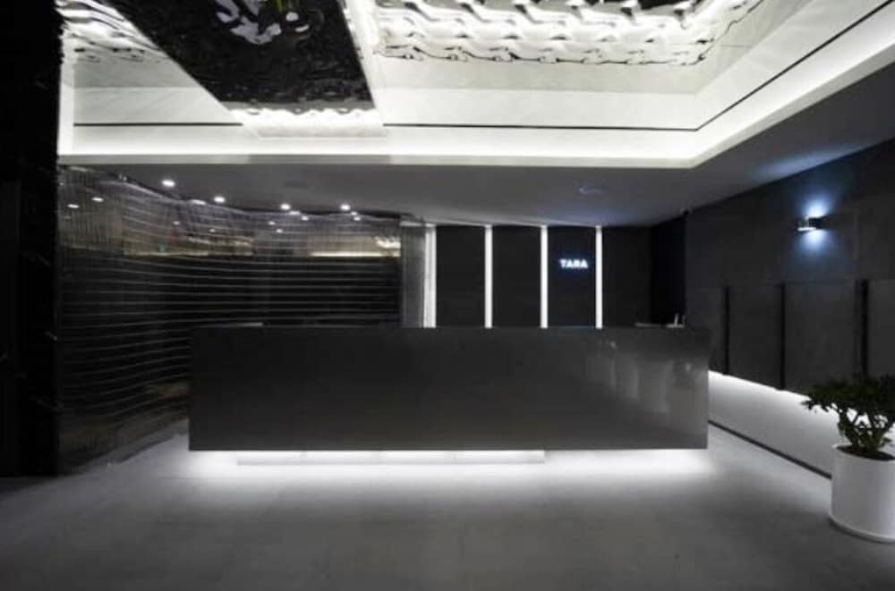 TARA HOTEL 7/40