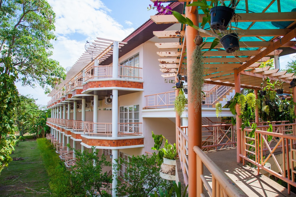 Goldenland Resort 6/33