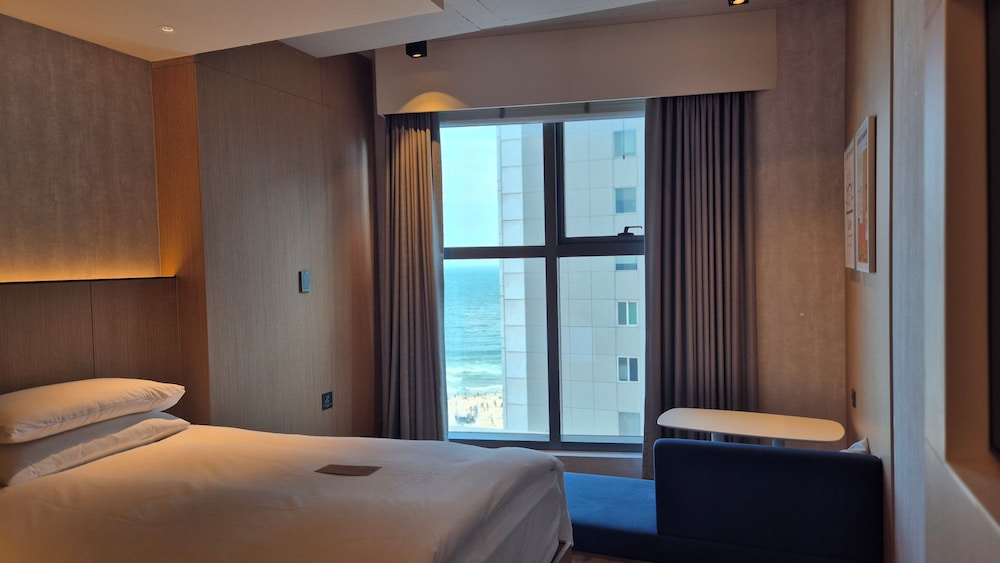 Standard, King Bed, Lateral Side Ocean View