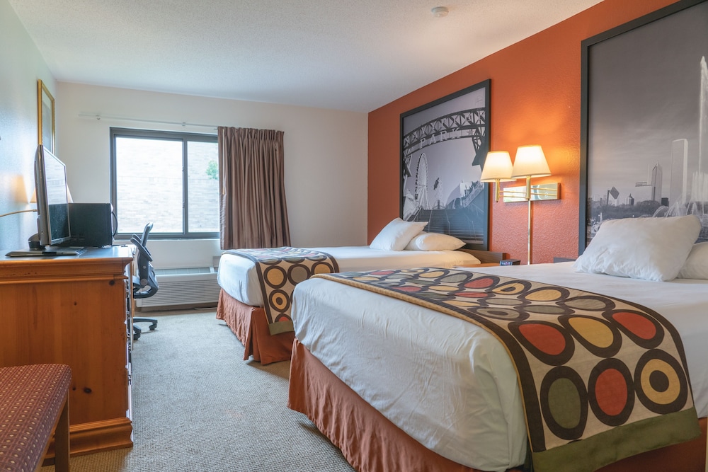 Super 8 by Wyndham Elgin 7/38