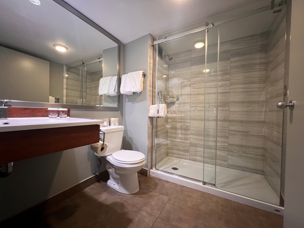 Hotel Universel Montreal 50/50