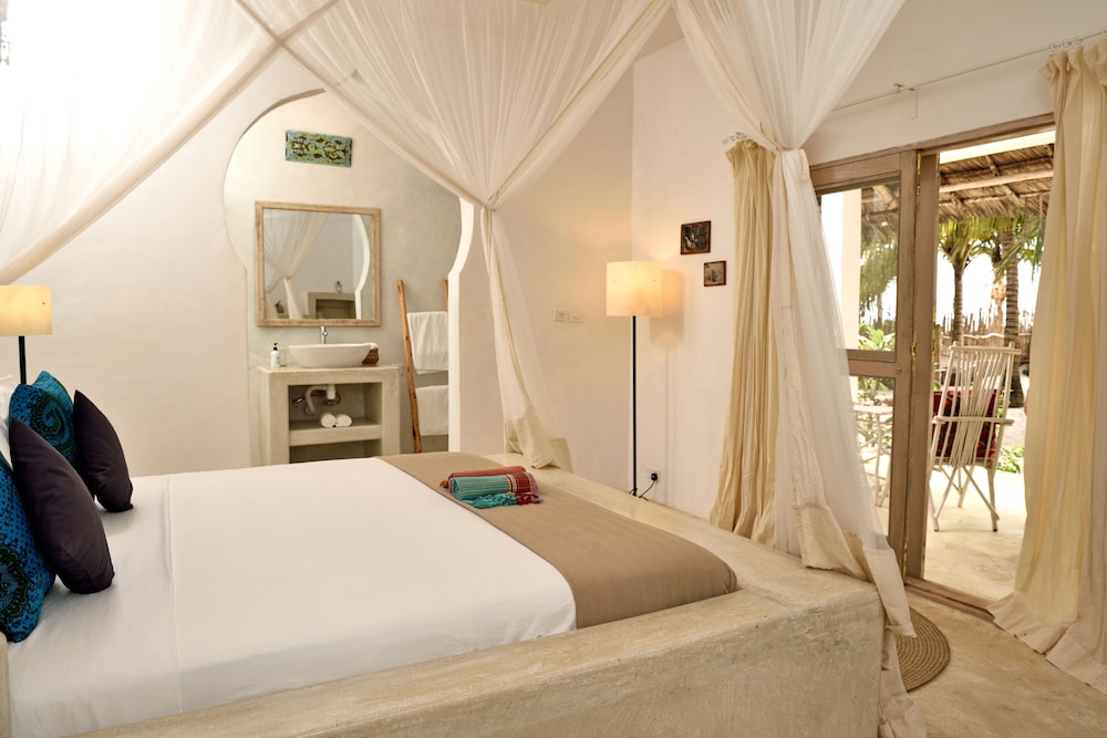 COMFORT, KING BED, SEA VIEW, POOL SIDE