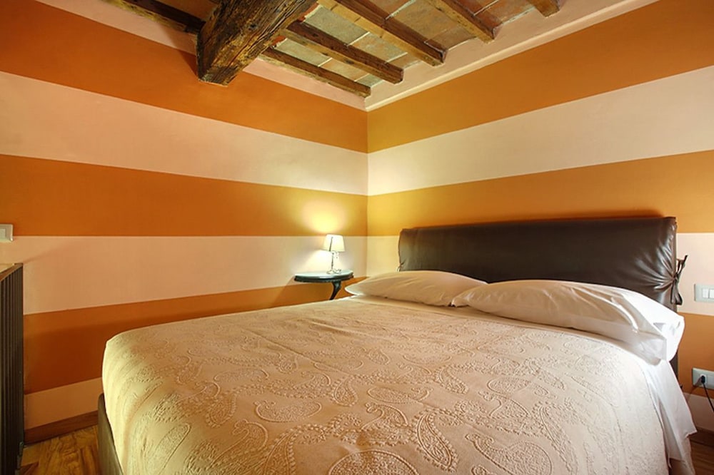 Puccini Apartments 7/50