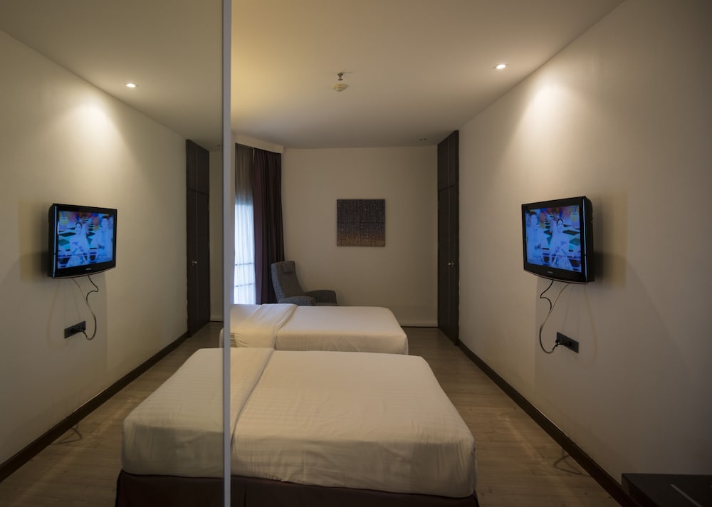 S Sukhumvit Suites Hotel 6/57