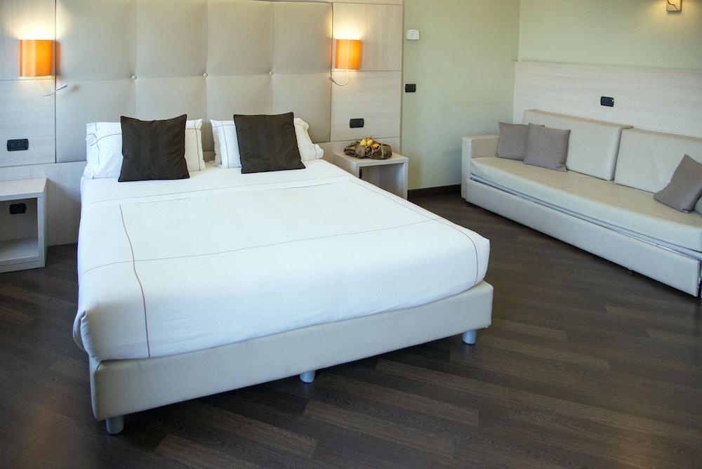 Acca Palace 22/45