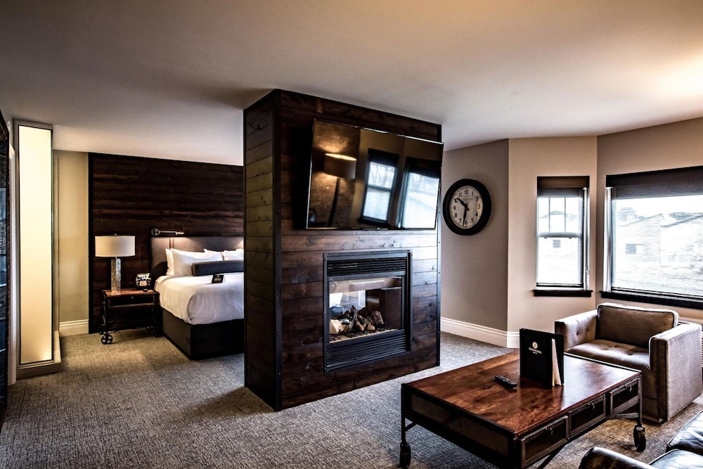 Ironworks Hotel 30/48