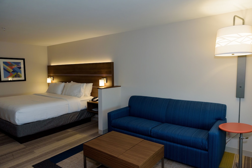 Holiday Inn Express Suites Mckinney Frisco East 16/36