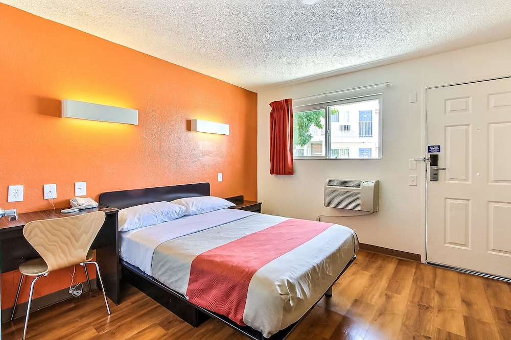 Motel6 San Jose, CA - Airport 23/54