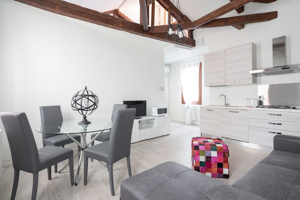 Apartments in San Marco with Canal View 20/37
