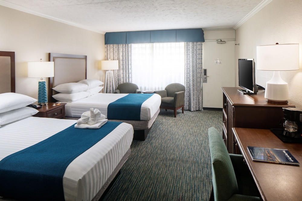 Sea Crest Oceanfront Resort 13/67