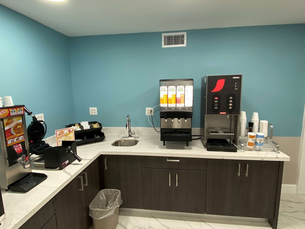 Days Inn by Wyndham Waco University Area 26/37