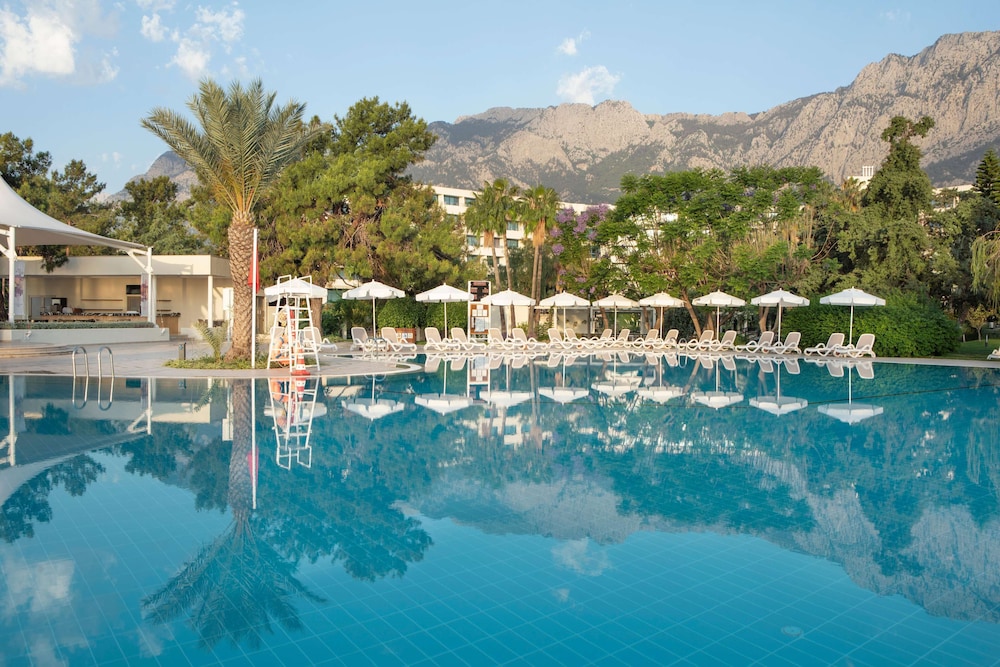 Mirage Park Resort Hotel 6/79