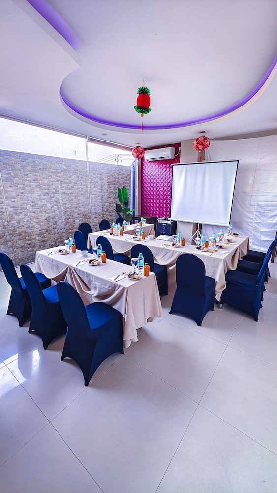 Viva Hotel Kediri by Azana 49/55