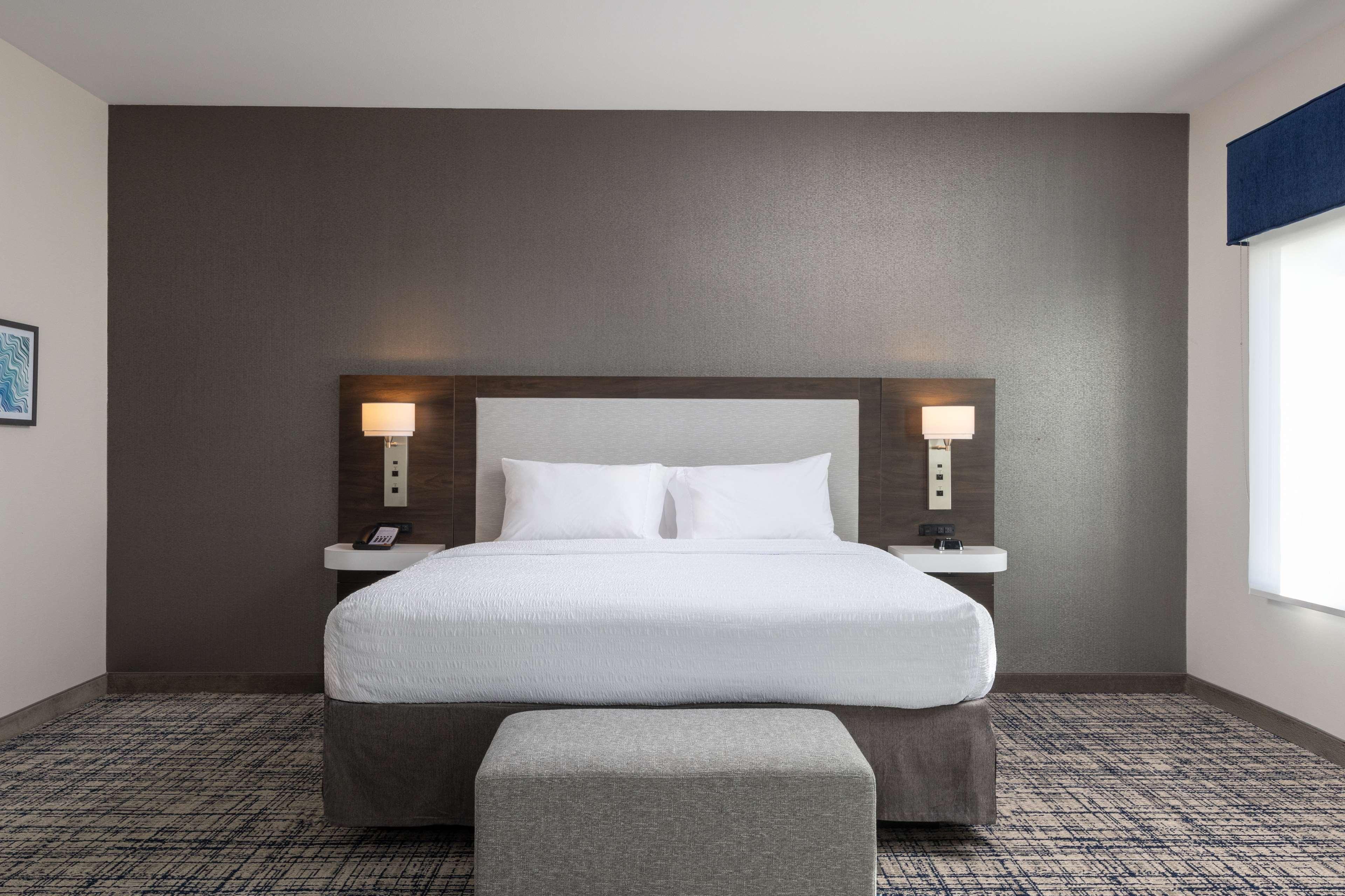 جناح بسرير كينج، Hampton Inn Suites Manteca 3/6