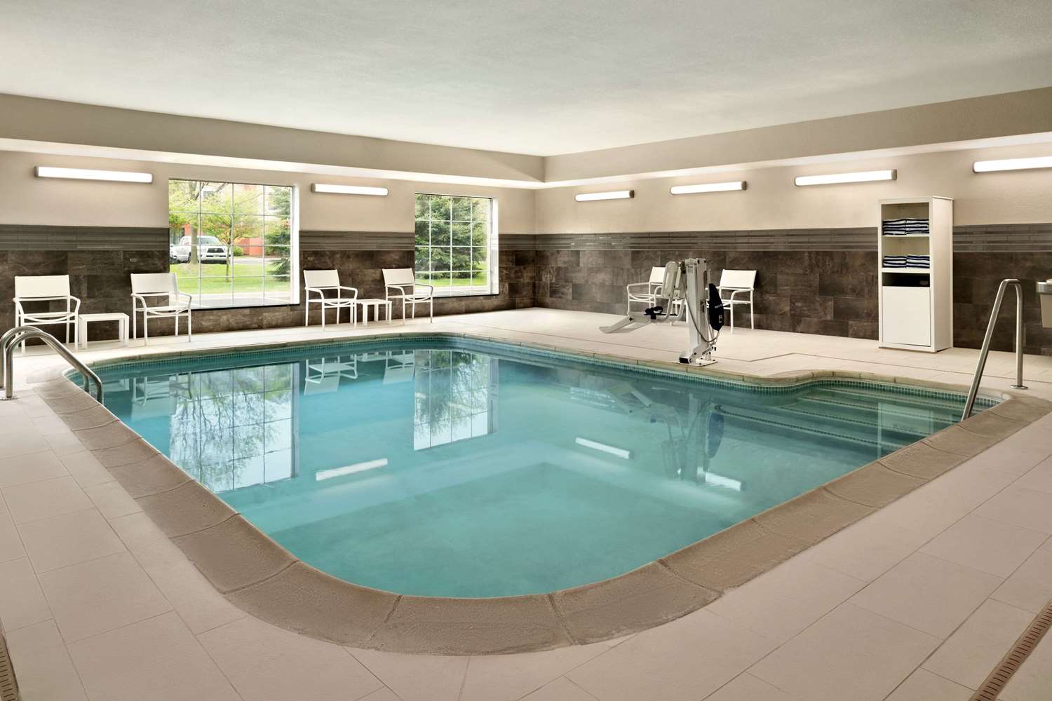 Country Inn & Suites by Radisson, Novi, MI 10/26