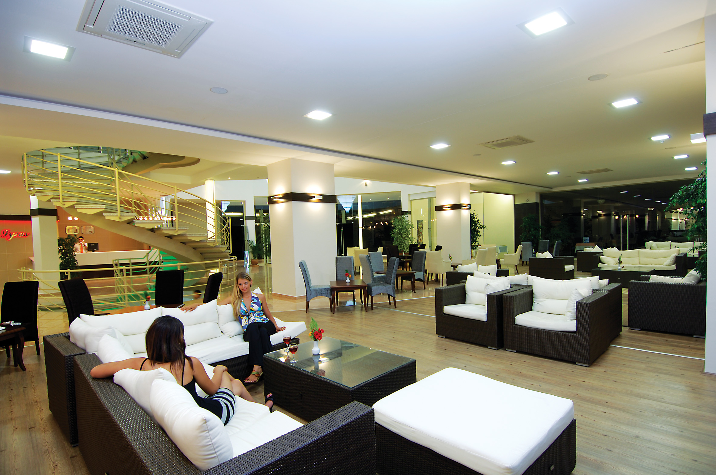 LYCUS BEACH HOTEL 37/57