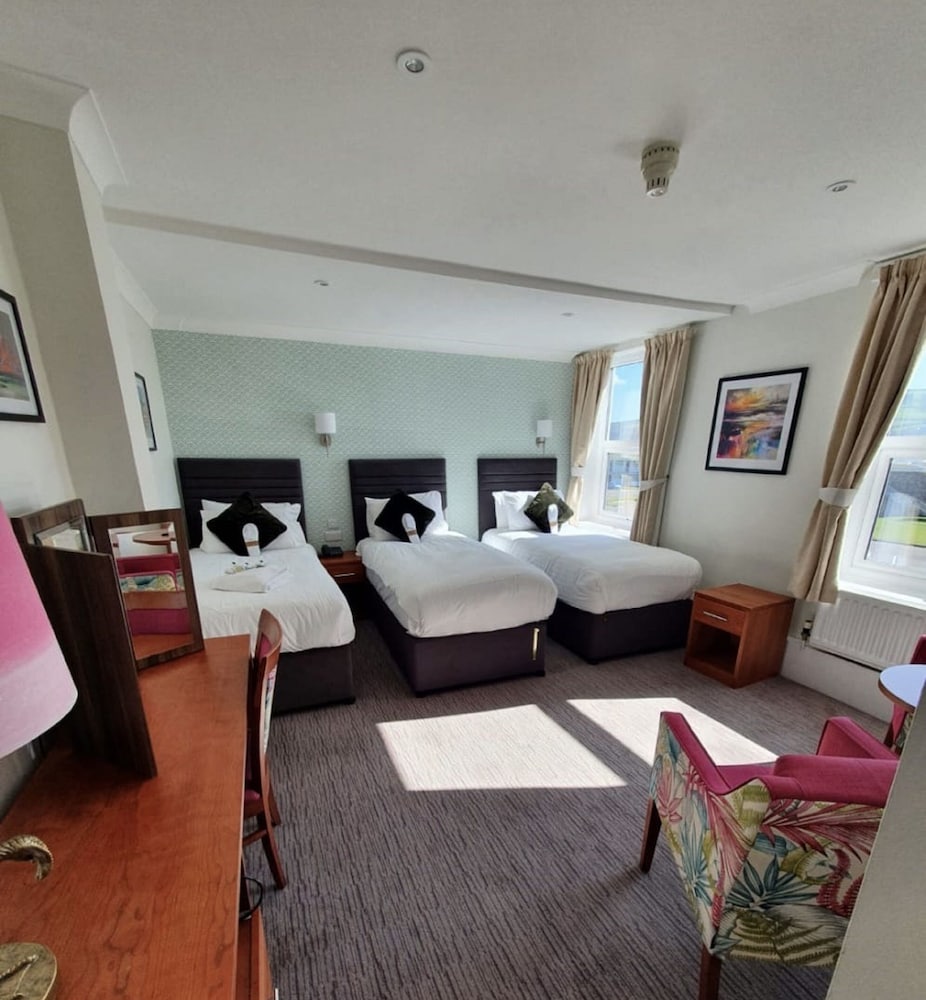 The Beaches Hotel 78/100