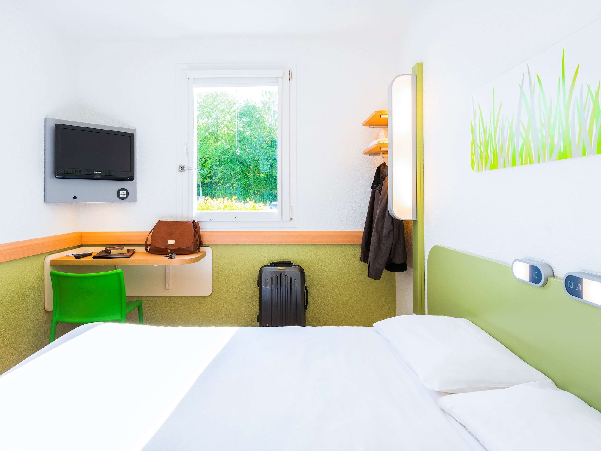 ROOM, DOUBLE BED