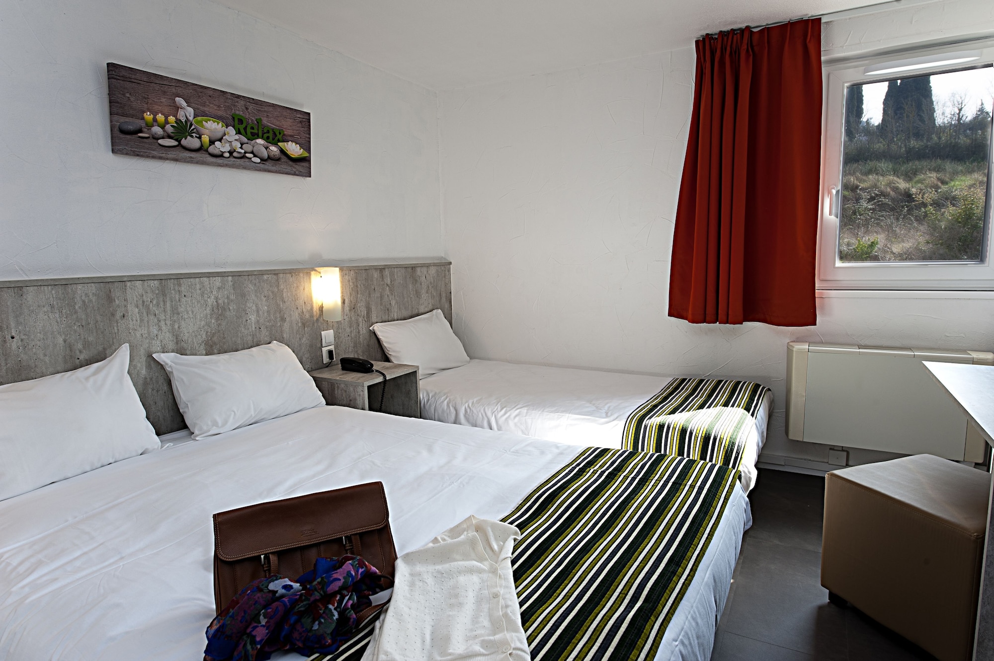 ROOM, 1 DOUBLE AND 1 SINGLE BED