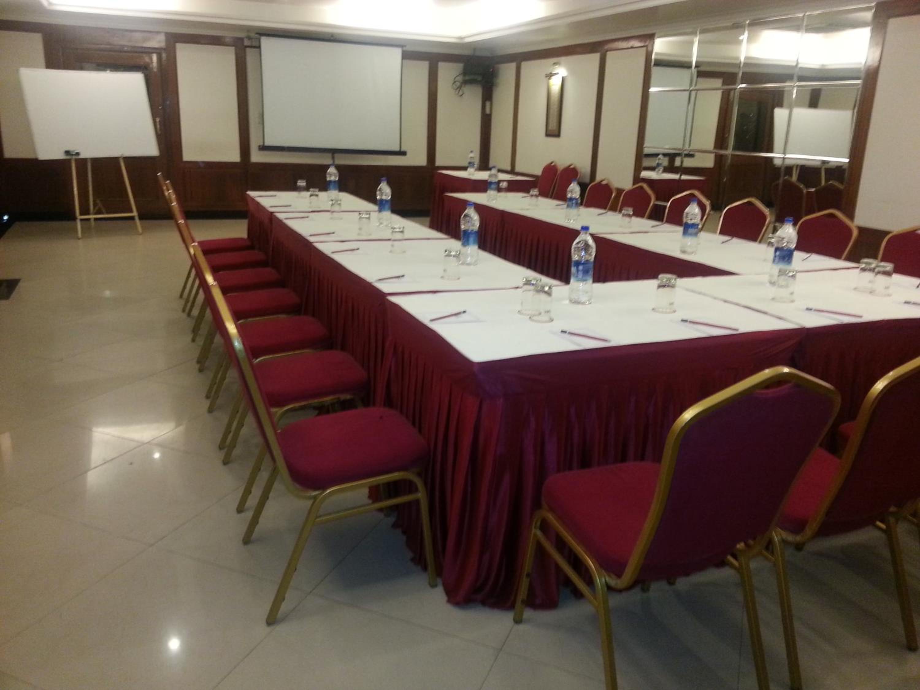 Hotel Sarthak 32/36
