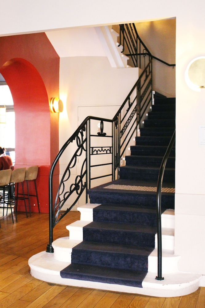 Hotel De Paris 40/69