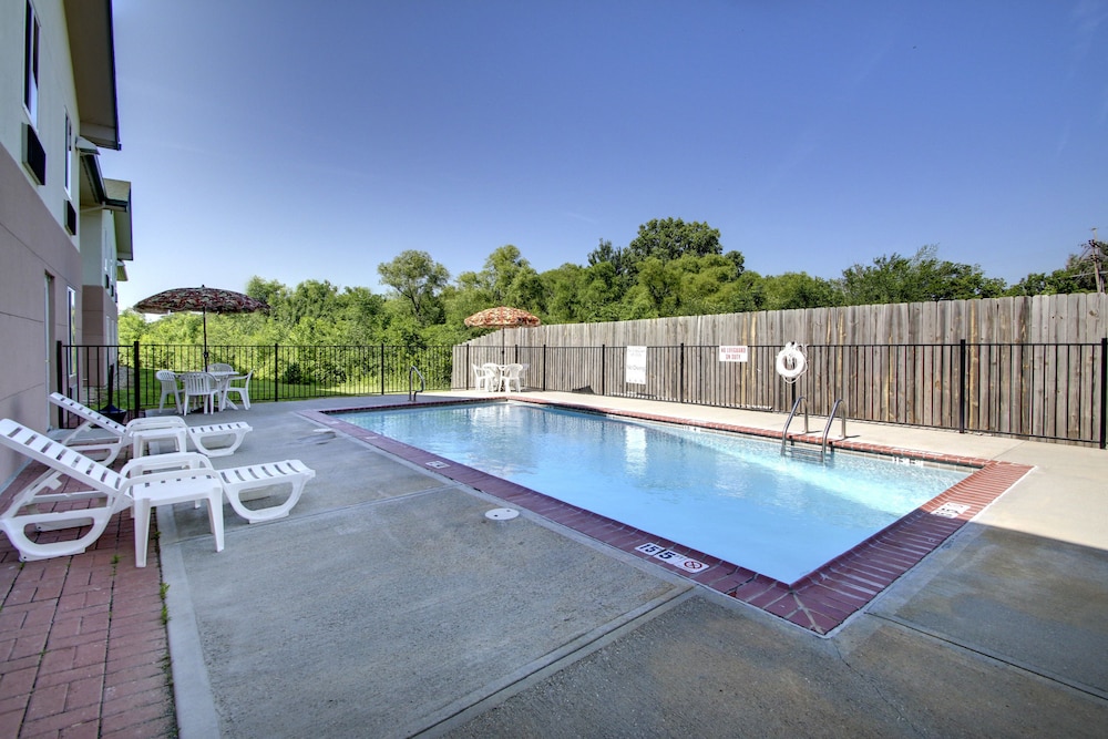 Quality Inn Junction City near Fort Riley 6/41