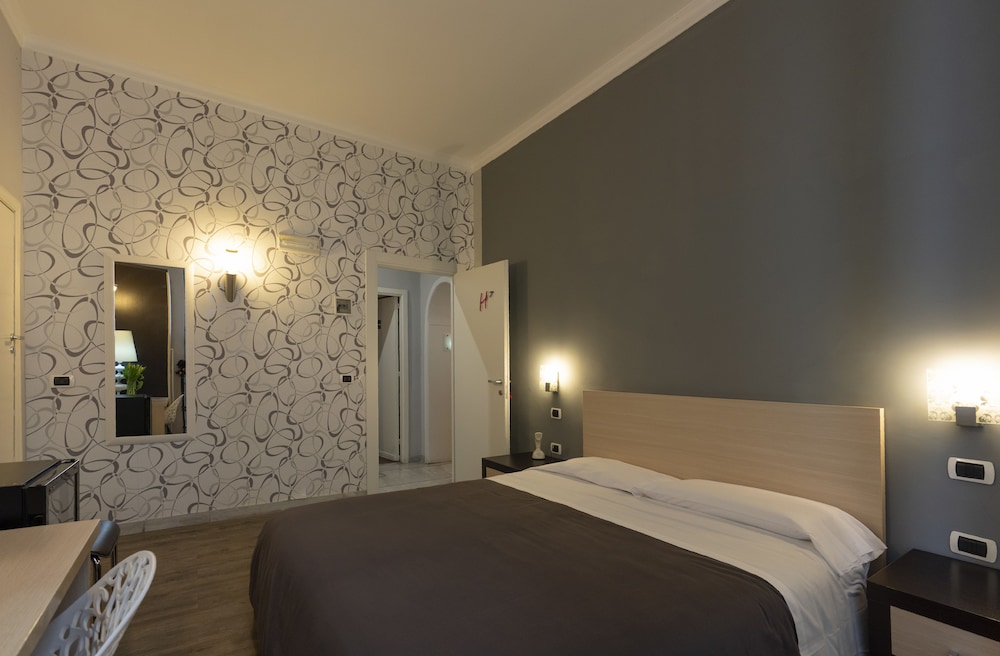 1 BEDROOM, COMFORT, PRIVATE BATHROOM, COURTYARD AREA
