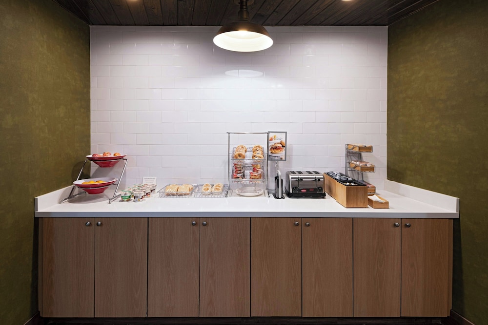 Fairfield Inn & Suites by Marriott Waller 5/28
