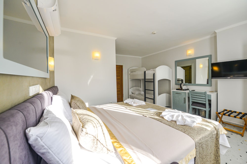 Tonoz Beach Hotel 28/69