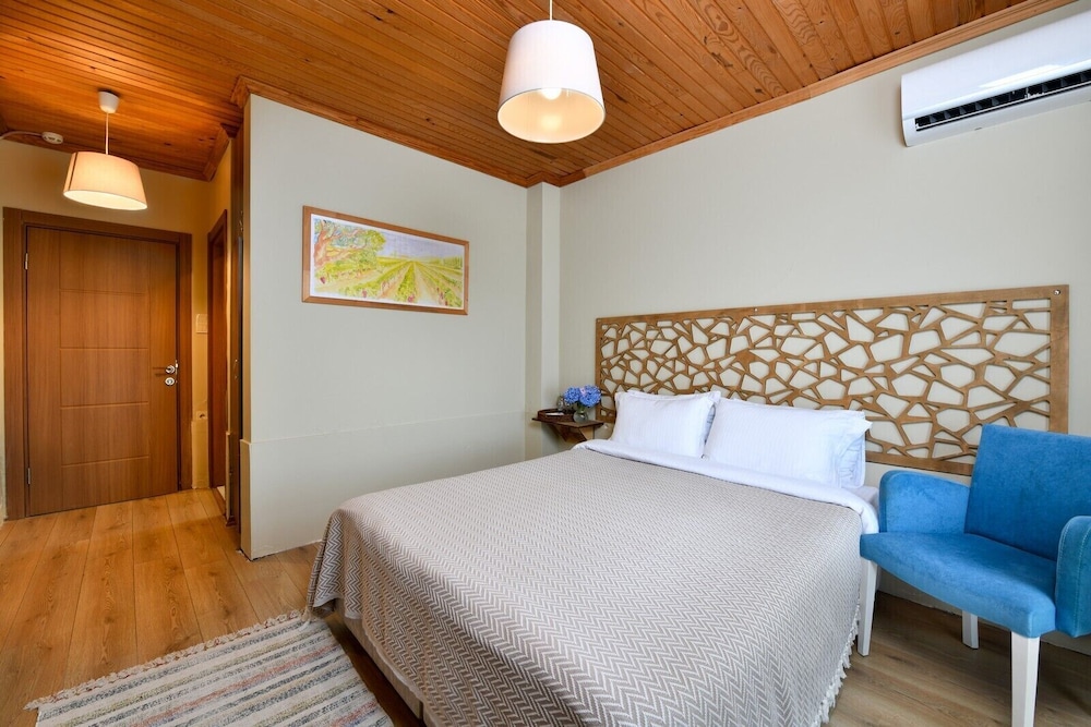 Dessera Vineyards Hotel 3/40