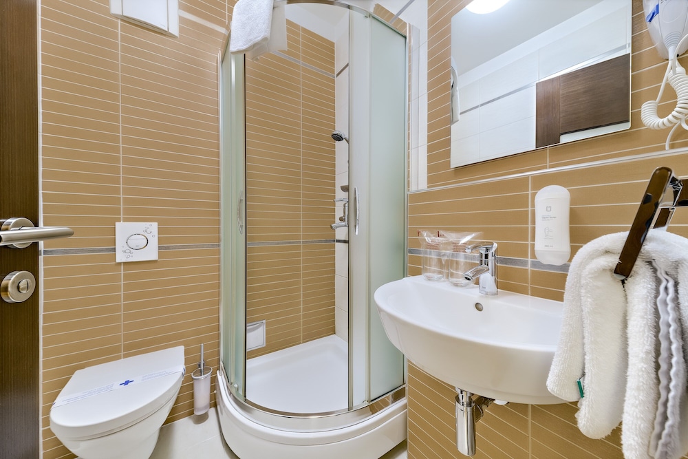 Meridien Luxury Apartments 49/50