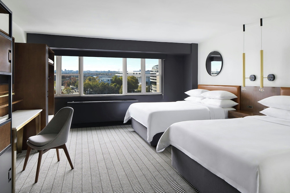 EXECUTIVE, 2 QUEEN BEDS
