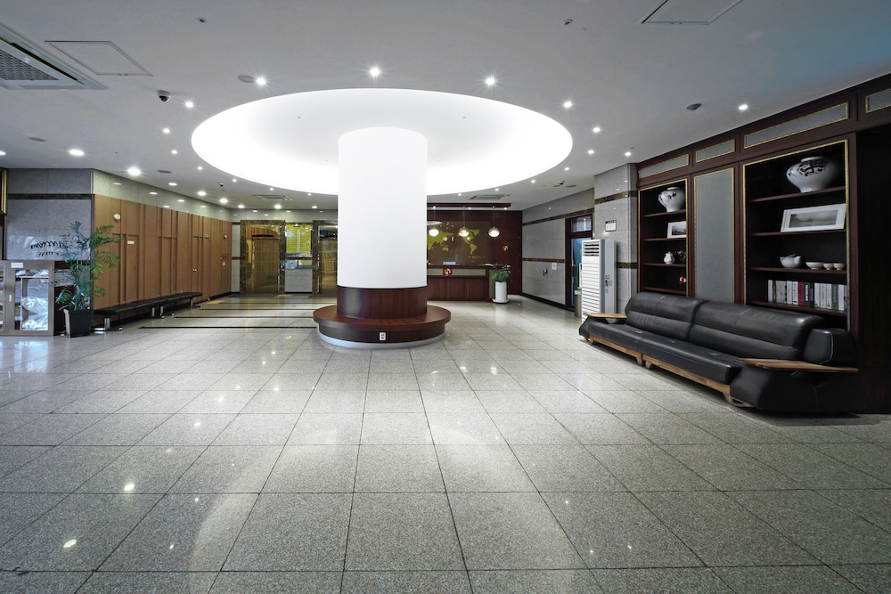 The Hotel Yeong Jong 13/50