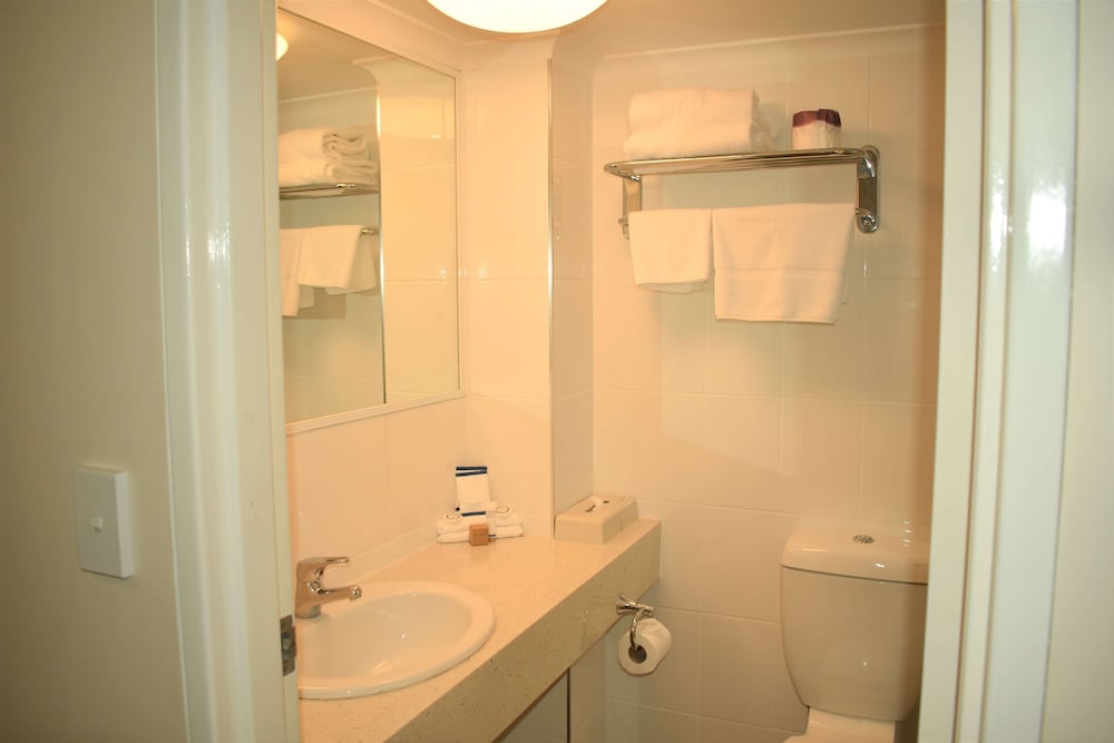 غرفة قياسية بسرير كوين بمطبخ صغير، Best Western Parkside Motor Inn 8/10