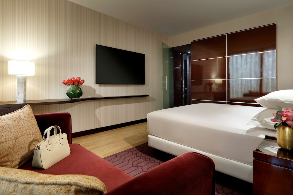 Hyatt Regency Barcelona Tower 25/82