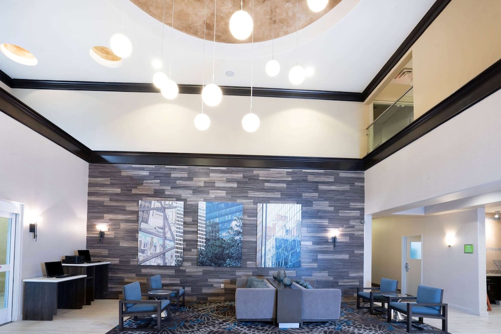 La Quinta Inn & Suites by Wyndham Houston Energy Corridor 38/61