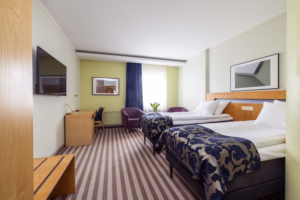 London Hotel 18/50