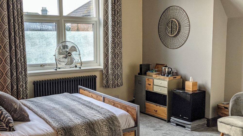 Oaklands Guest House 11/50