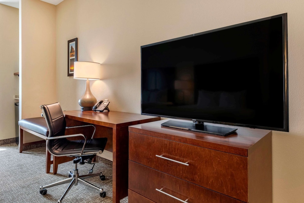 Comfort Inn And Suites Edgewood 17/20