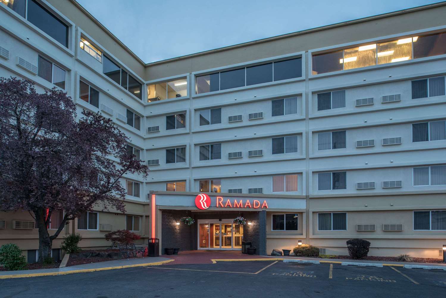 Ramada By Wyndham Downtown Spokane 16/20