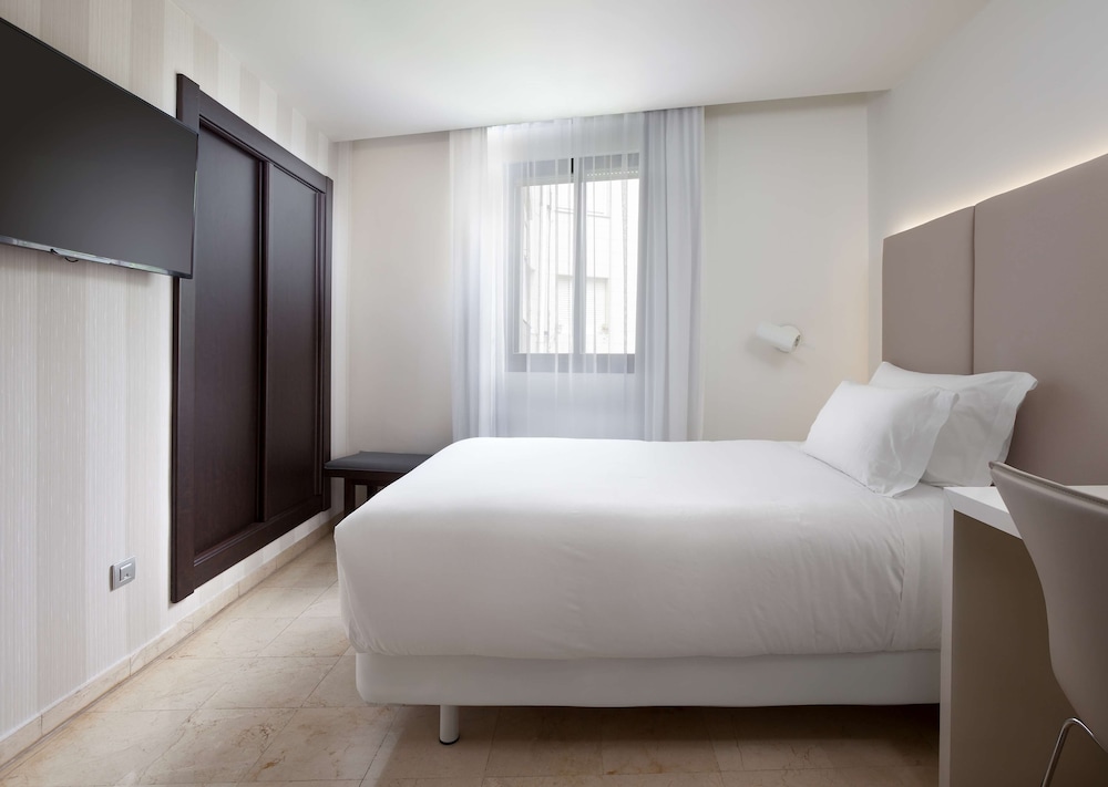ROOM, SMALL