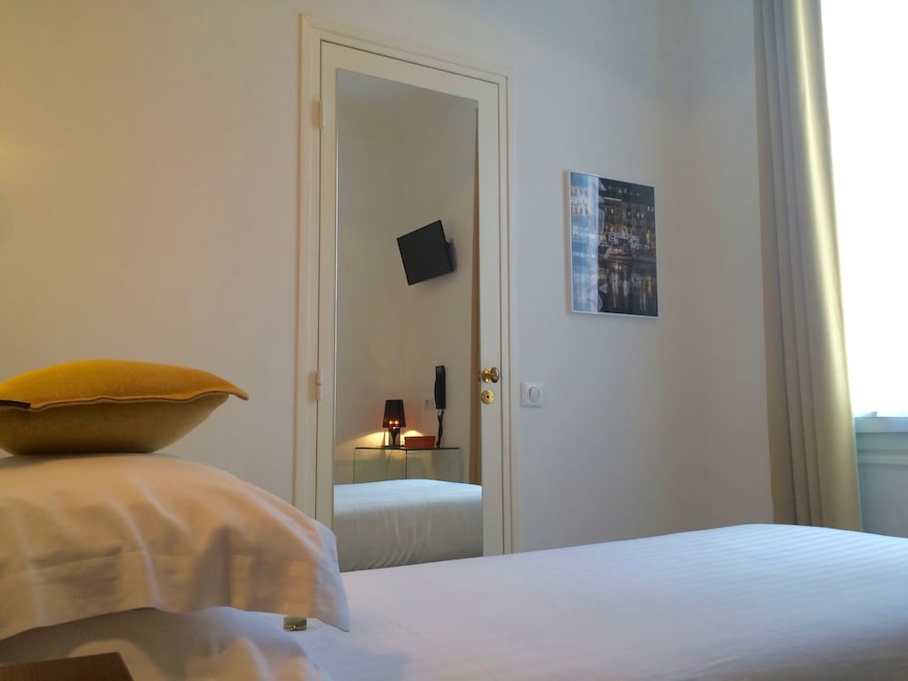 ROOM, SINGLE, SMALL