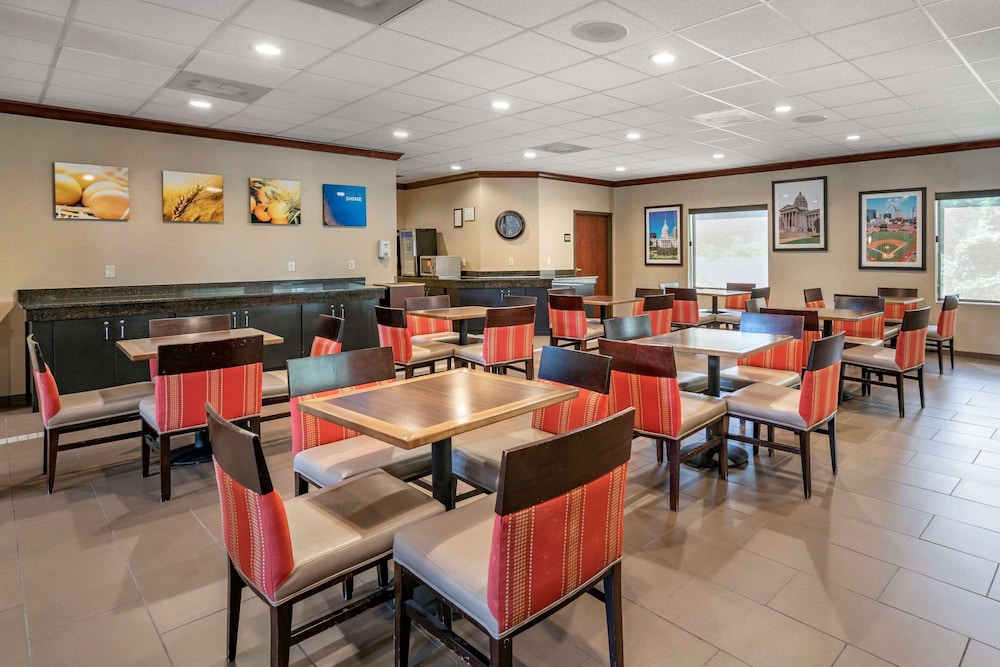 Comfort Inn & Suites St. Louis O Fallon 27/34