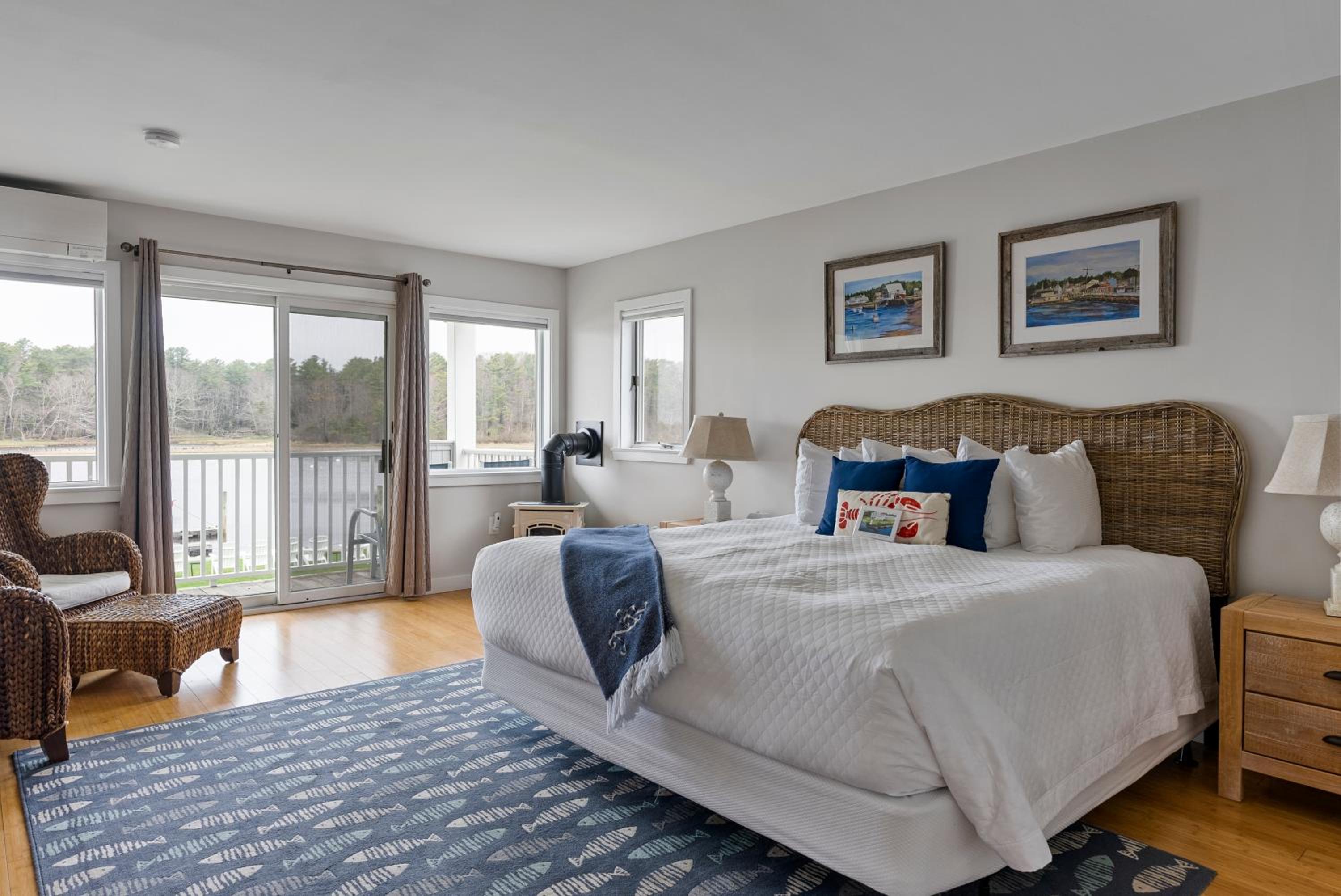 Room, King Bed, Port Side, Corner